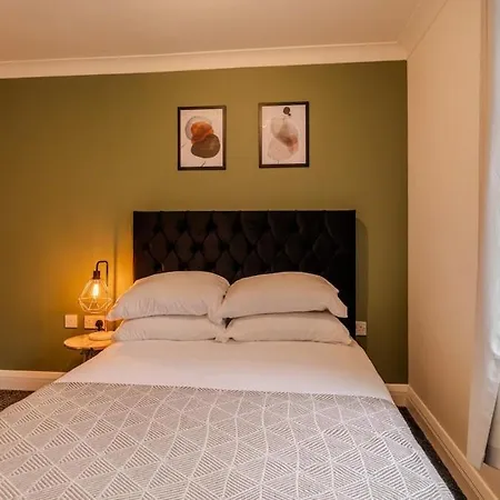 Moseley Village Nest Apartment